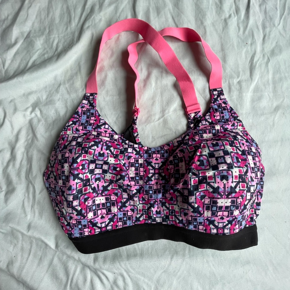 Victoria’s Secret sports bra size 34D